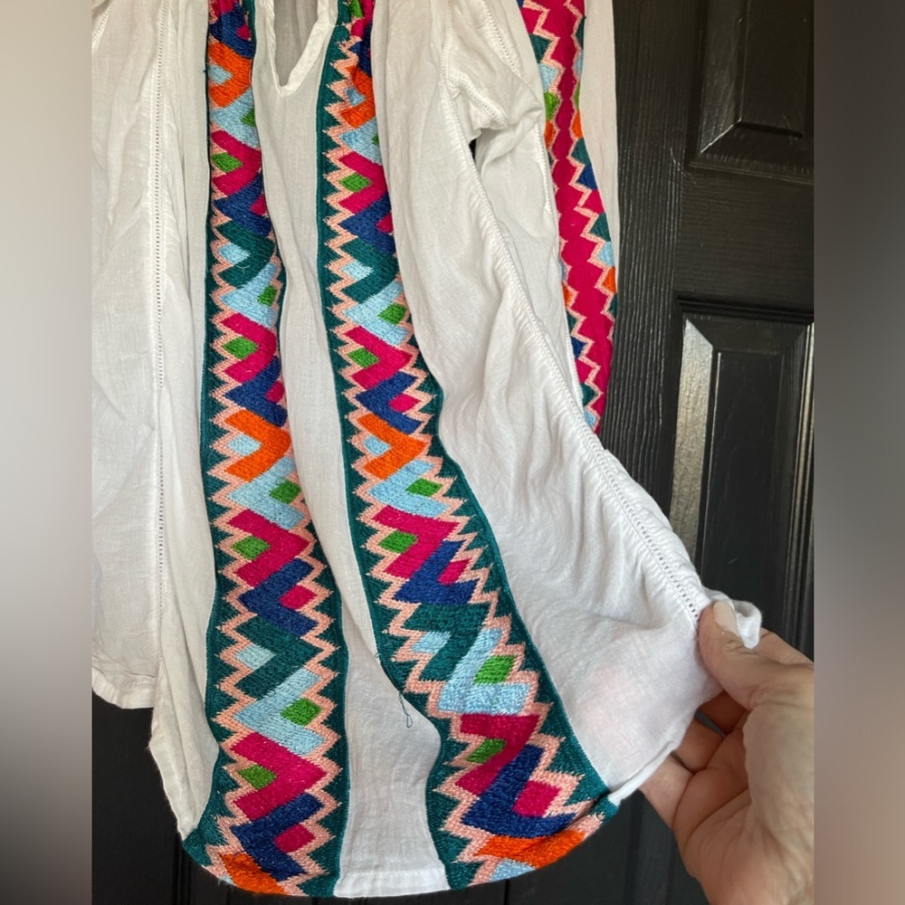 Roller Rabbit White Blouse with Multicolor Embroidered Pattern - Picture 2 of 5